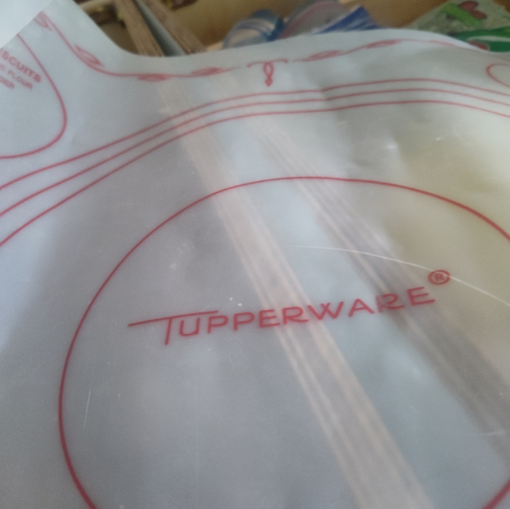 Vintage Tupperware pie mat